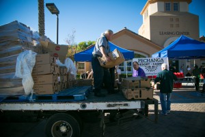 Turkey Donation-Turkeys off truck_sm